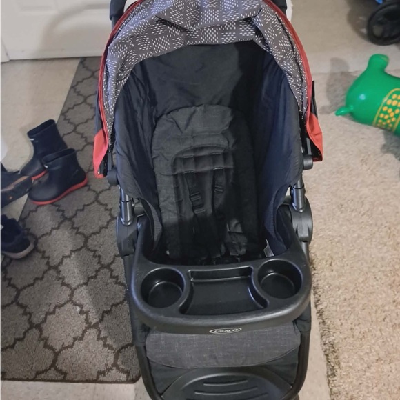 Versatile Black and Red Backpack - Picture 4 of 6